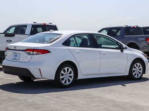 Used 2025 Toyota Corolla LE FWD image 4