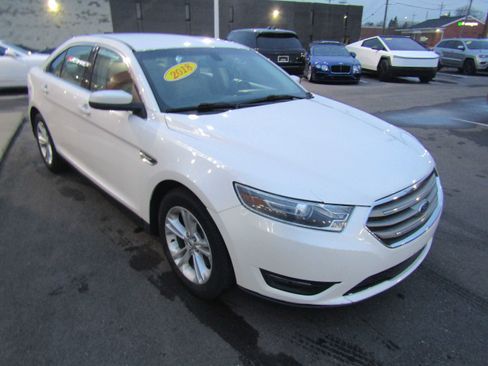 Used 2018 Ford Taurus SEL w/ Equipment Group 201A image 4