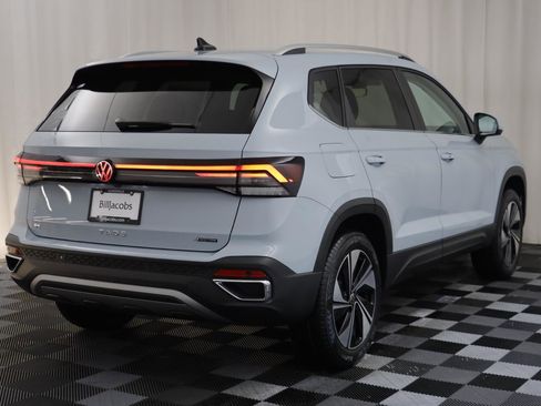 New 2026 Volkswagen Taos SE image 15