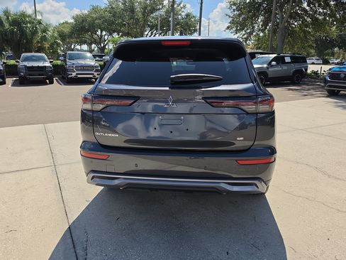 Used 2025 Mitsubishi Outlander SE FWD image 7