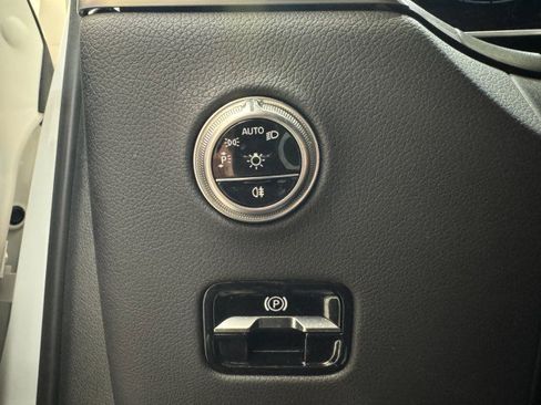 Certified 2025 Mercedes-Benz GLC 300 image 16