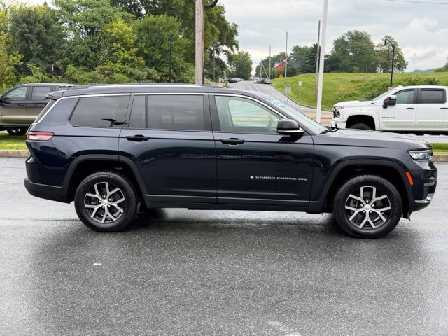 Used 2023 Jeep Grand Cherokee L Limited AWD/4WD image 15