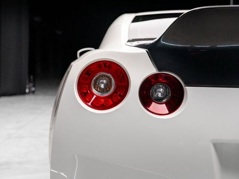 Used 2013 Nissan GT-R Black Edition image 37