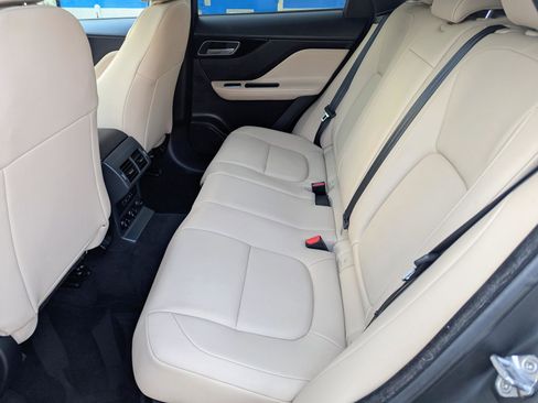 Used 2017 Jaguar F-PACE Premium image 7