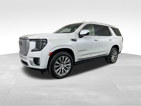 Used 2021 GMC Yukon Denali w/ Denali Premium Package image 2