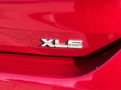 Certified 2021 Toyota Highlander XLE image 27