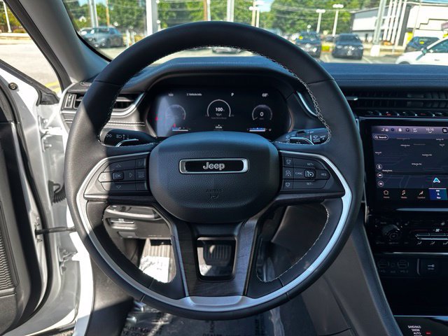 Used 2023 Jeep Grand Cherokee Limited AWD/4WD image 13