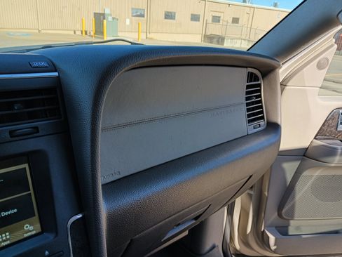 Used 2017 Lincoln Navigator L Select image 30