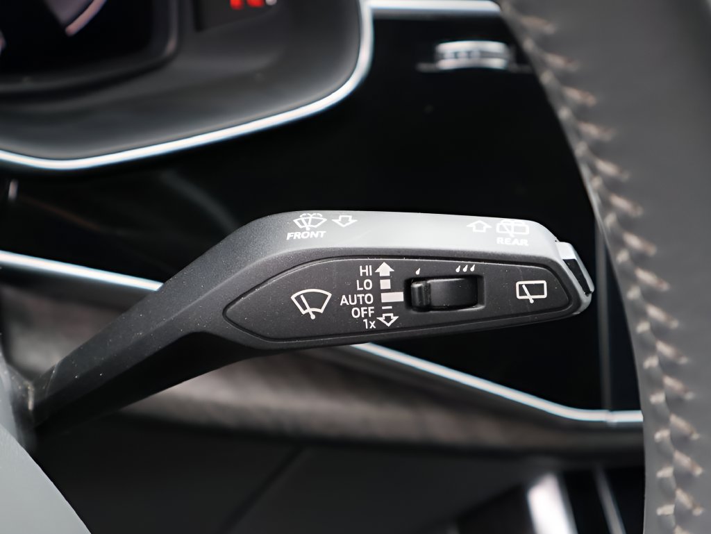 Used 2019 Audi Q8 Prestige w/ Luxury Package AWD/4WD image 35