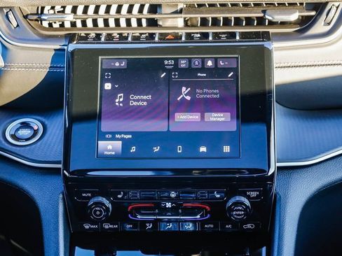 New 2025 Jeep Grand Cherokee Altitude image 15