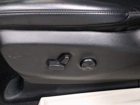 Used 2023 Chrysler Pacifica Touring-L image 23