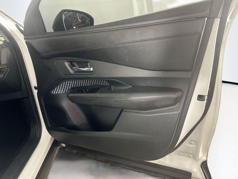 Used 2023 Nissan Ariya FWD image 32