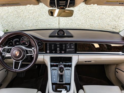 Used 2018 Porsche Panamera Turbo image 19