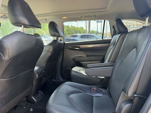 Used 2022 Toyota Highlander Platinum AWD/4WD image 6