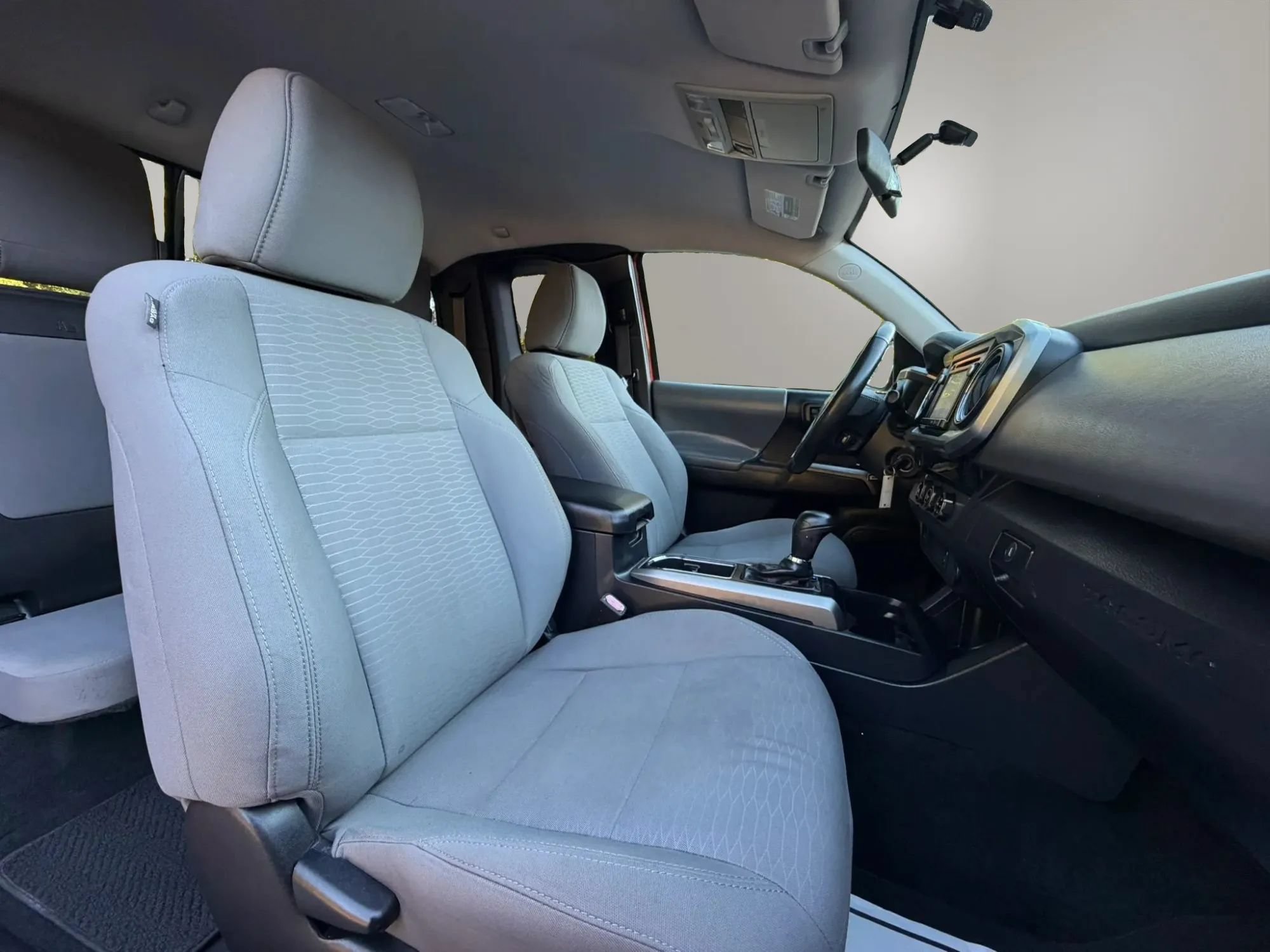 Used 2016 Toyota Tacoma SR5 RWD image 14