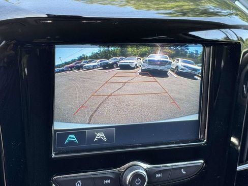 Used 2019 Chevrolet Traverse LT w/ LPO, Cargo Package FWD image 5