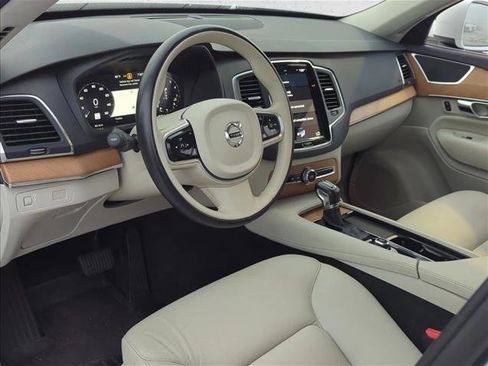 Used 2022 Volvo XC90 T5 Momentum w/ Protection Package Premier image 13