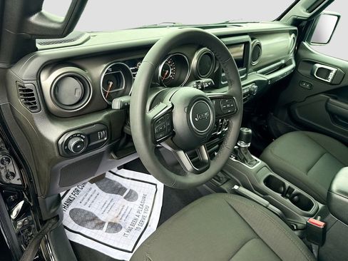 Used 2023 Jeep Wrangler Unlimited Sport AWD/4WD image 10
