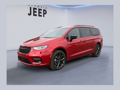 New 2026 Chrysler Pacifica Limited w/ S Appearance Package
