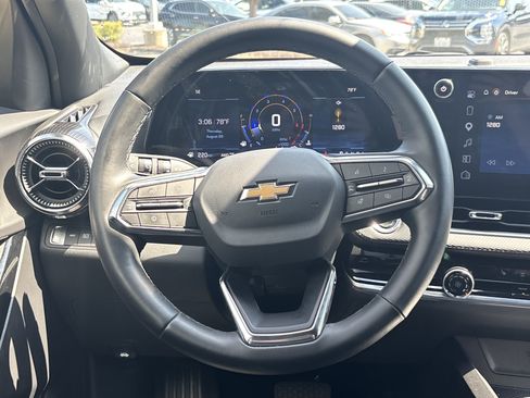 Used 2025 Chevrolet Equinox LT AWD/4WD image 17