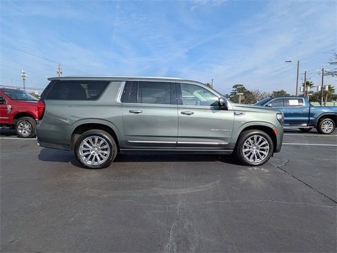 Used 2023 GMC Yukon XL Denali image 4