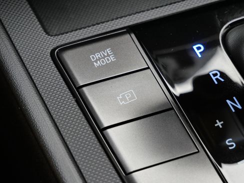 Certified 2025 Hyundai Elantra Sport image 29