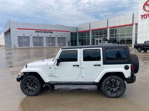 Used 2018 Jeep Wrangler Unlimited Sahara w/ Connectivity Group AWD/4WD image 7