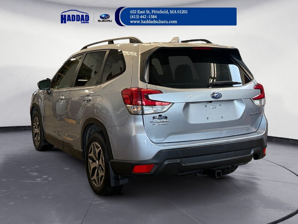 Used 2021 Subaru Forester Premium AWD/4WD image 3