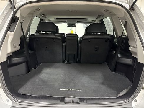 Used 2012 Toyota Highlander SE w/ Tow Pkg FWD image 24