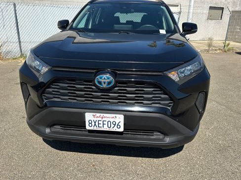 Used 2021 Toyota RAV4 LE AWD/4WD image 15