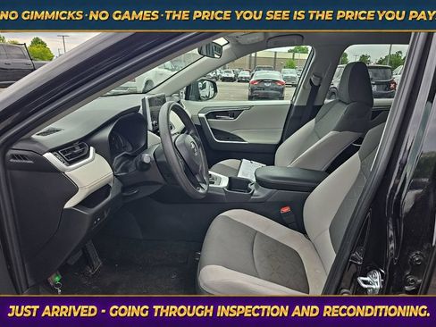 Used 2025 Toyota RAV4 XLE FWD image 15