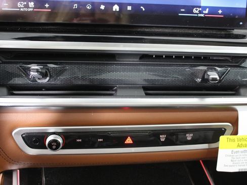 Used 2025 BMW X7 xDrive40i w/ Executive Package image 18