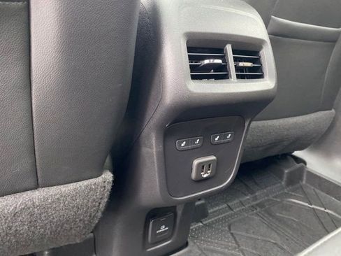 Used 2023 Chevrolet Equinox Premier image 20