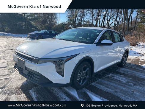 New 2025 Kia K4 LXS image 1