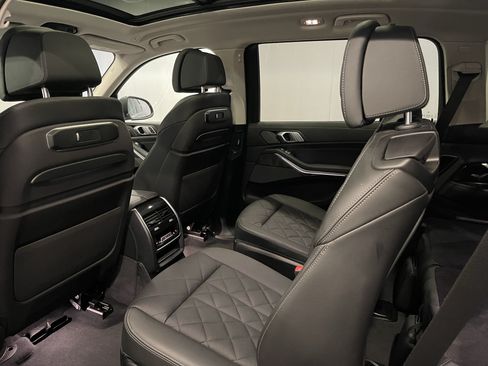 Used 2024 BMW X7 xDrive40i w/ Premium Package AWD/4WD image 23