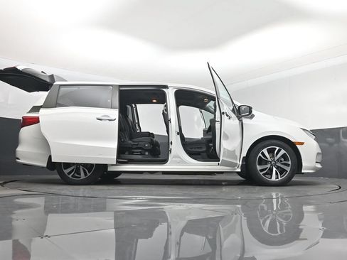 Used 2021 Honda Odyssey Touring image 7