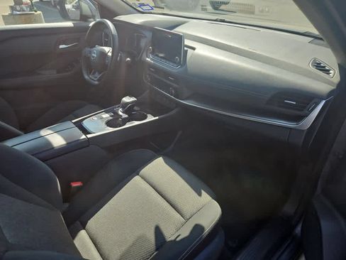 Used 2025 Nissan Rogue SV FWD image 13