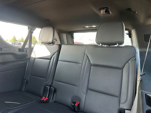 Used 2025 GMC Yukon XL Denali AWD/4WD image 24
