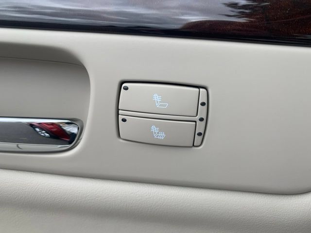 Used 2010 Cadillac DTS Luxury FWD image 16