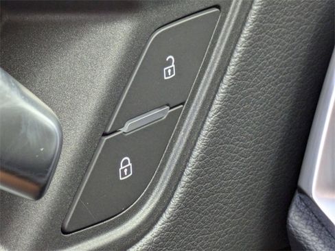 Used 2025 Audi Q3 2.0T Premium image 25