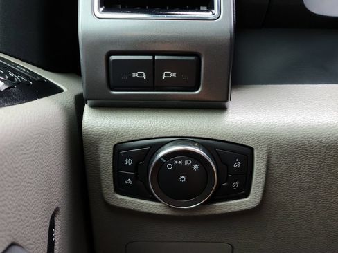 Used 2022 Ford F250 XLT w/ XLT Premium Package AWD/4WD image 34
