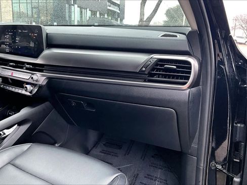 Used 2025 Kia Telluride LX image 16