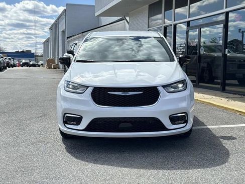 New 2026 Chrysler Pacifica Select image 4