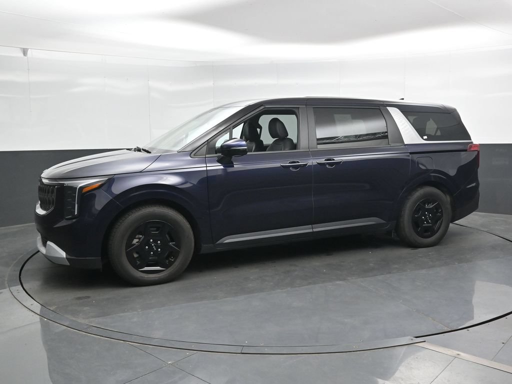 Used 2025 Kia Carnival FWD image 9