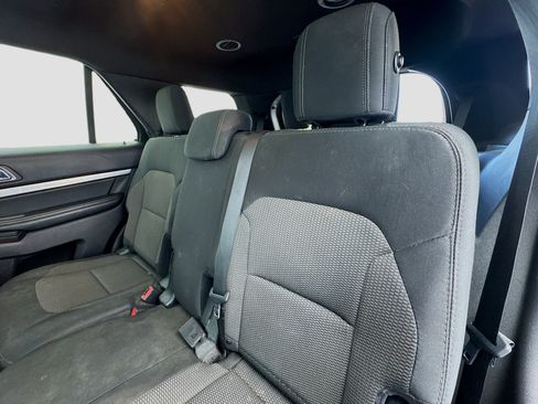Used 2018 Ford Explorer XLT w/ Equipment Group 201A AWD/4WD image 15