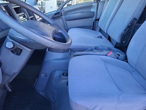 Used 2018 Isuzu NPR image 9