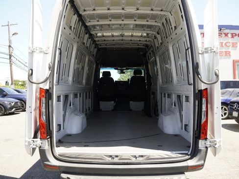 Used 2023 Mercedes-Benz Sprinter 2500 image 10