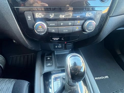 Used 2019 Nissan Rogue SV w/ Sun & Sound Touring Package AWD/4WD image 24