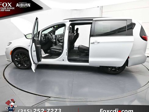 New 2026 Chrysler Pacifica Select image 34