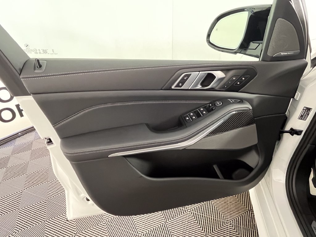 Certified 2025 BMW X5 M60i AWD/4WD image 27